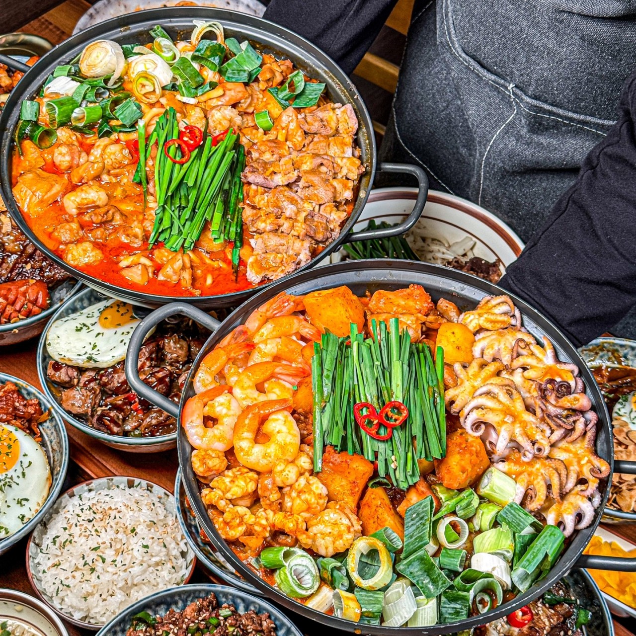 【弘大美食攻略】辣炒年糕、醬蟹、烤鰻魚一次解鎖！6 間自由行必訪韓式餐廳！