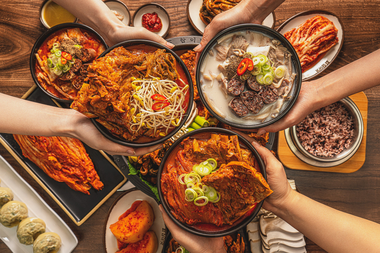 江南站超實用美食清單!6間人氣餐廳推薦,獨旅也能輕鬆吃、還有24小時牛腸火鍋!